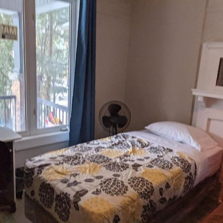 Toronto Furnished Living Rooms Экстерьер фото