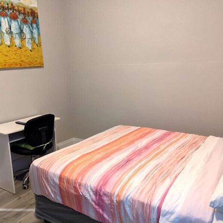 Toronto Furnished Living Rooms Экстерьер фото