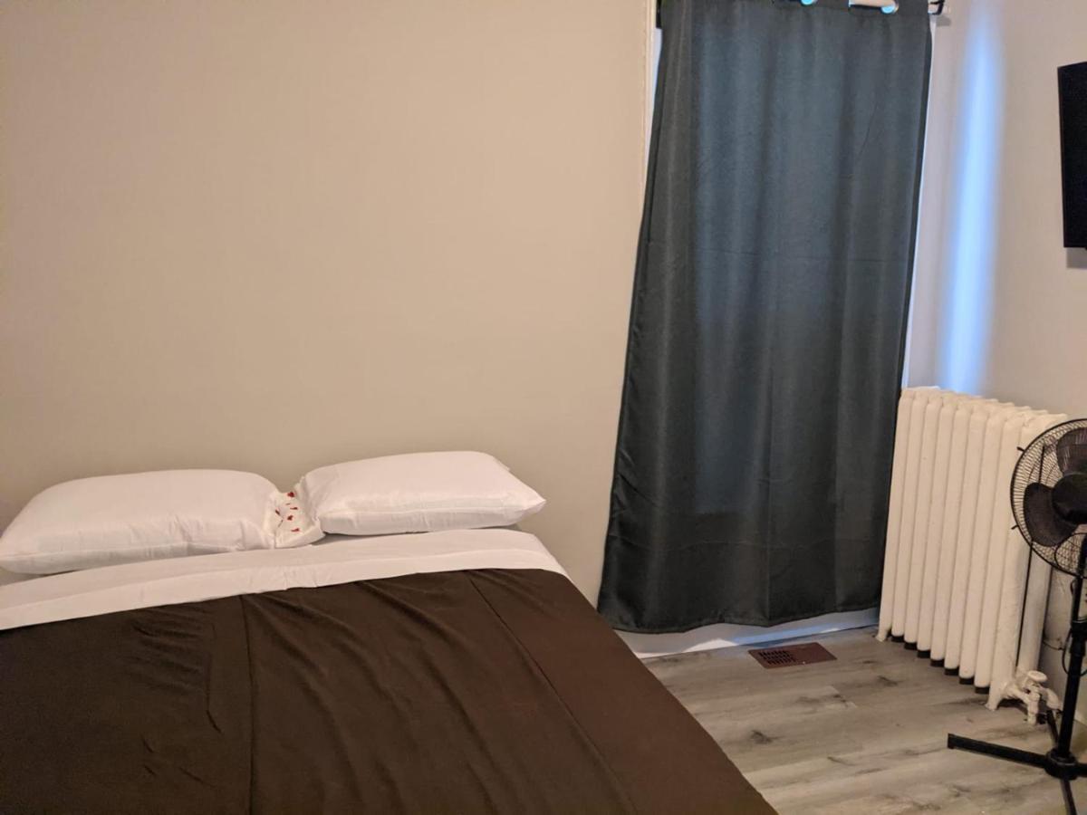 Toronto Furnished Living Rooms Экстерьер фото