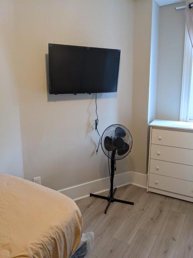 Toronto Furnished Living Rooms Экстерьер фото
