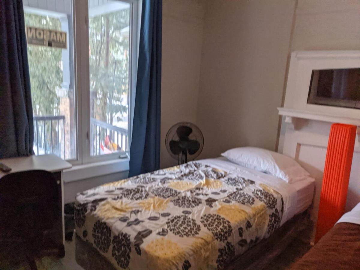 Toronto Furnished Living Rooms Экстерьер фото