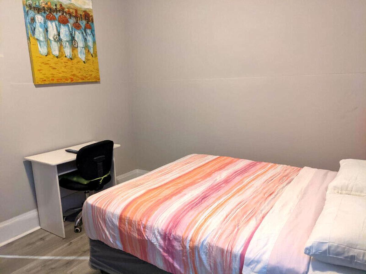 Toronto Furnished Living Rooms Экстерьер фото