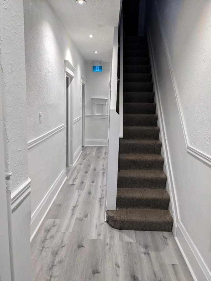 Toronto Furnished Living Rooms Экстерьер фото